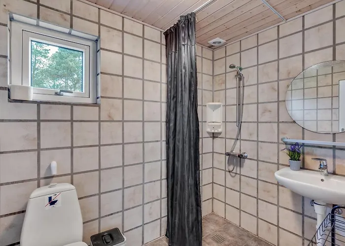 Vicktoria - 500m To The Fjord By Interhome